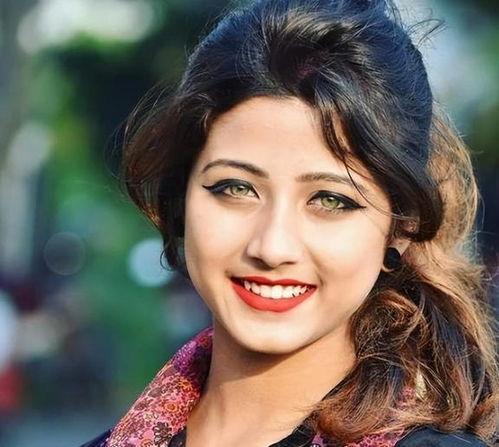 印度网红小矮子照片,身高不足却拥有百万粉丝的励志传奇