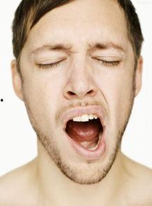 凯莉打哈欠吃瓜,解锁夏日清凉新姿势